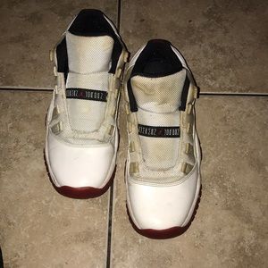 Jordan low retro 11